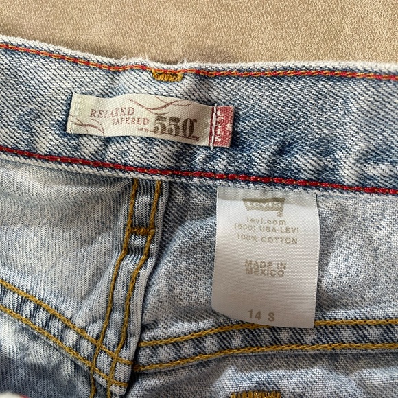 Levi’s 550 Relaxed Tapered Light Wash Jeans Size 14 S - Picture 2 of 8